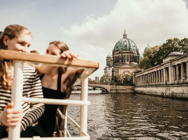 1h Berlin-Cruise with 140 year old electrified steamship - Why the Kaiser Friedrich makes Berlin feel different
