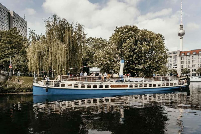 1h Berlin-Cruise with 140 year old electrified steamship - Museum Island from the Spree