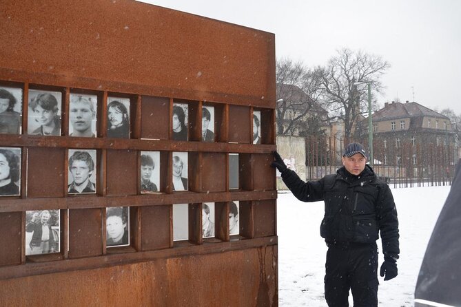 2.5-Hour Berlin Wall and Memorial Sites Walking Tour - Ending at Nordbahnhof, the former ghost station