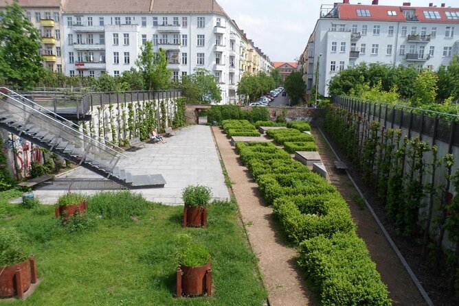 2.5-Hour Berlin Wall and Memorial Sites Walking Tour - Berlin Wall Park and the Bernauer Strasse tunnel