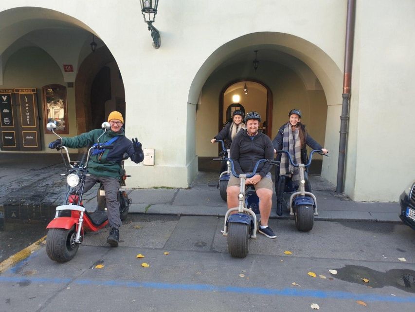 3 Hours Hamburg E-Scooter Tour - Rathaus, Hauptbahnhof, and the two Alsters