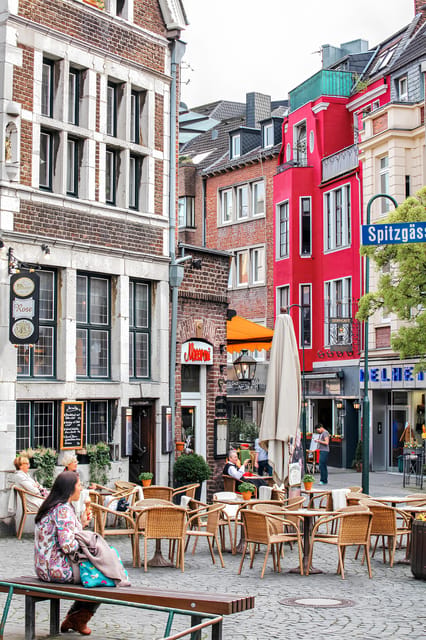 Aachen: Express Walk with a Local in 60 minutes - Food, cafés, and bars after the walk