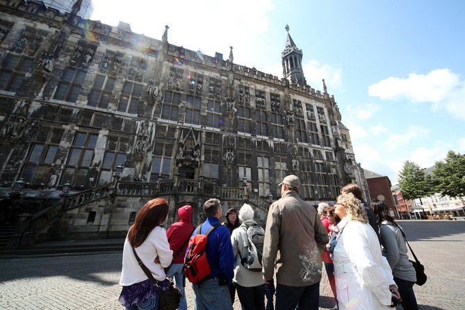 Aachen old town tour - GERMAN (public) - Learning about Aachen Cathedral from outside