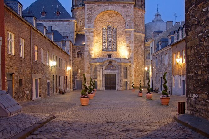 Aachen Scavenger Hunt and Highlights Self Guided Audio Tour - Heilig-Kreuz-Kirche and the opening stretch
