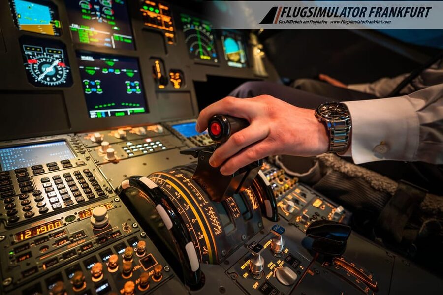 Airbus A320 flight simulator Frankfurt Airport - The 15 to 20 minute briefing with your instructor