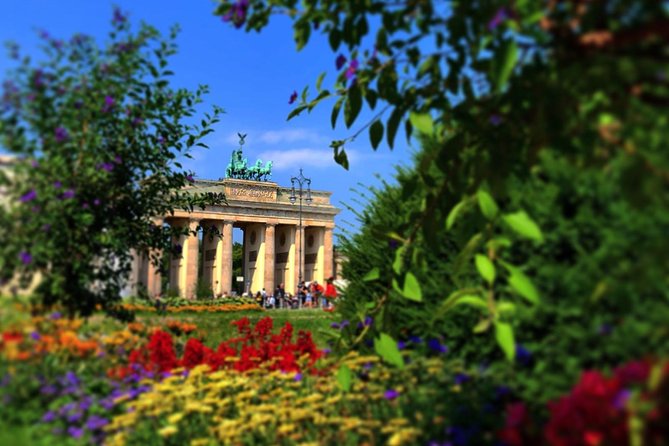 All-in-One Berlin Highlights on Foot: Private Walking Tour - Brandenburg Gate and the Reichstag: symbols of old and new Germany
