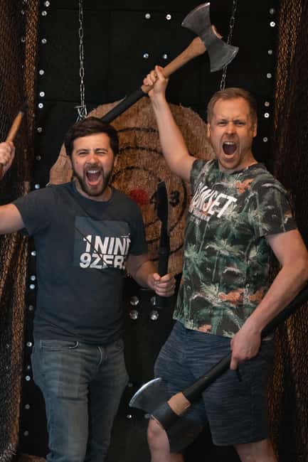 AXE THROWING & CRAFT BEER EXPERIENCE IN COLOGNE - Getting started at WoodCutter Köln