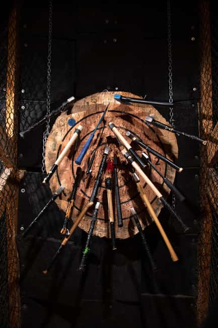 AXE THROWING & CRAFT BEER EXPERIENCE IN COLOGNE - Your private lane and the four-person limit
