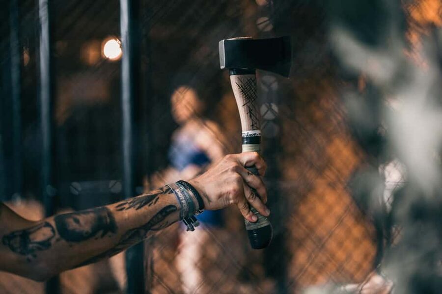 AXE THROWING & CRAFT BEER EXPERIENCE IN COLOGNE - Why the guide makes a difference