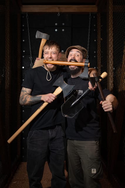 AXE THROWING EXPERIENCE IN BERLIN - Who will enjoy this Berlin activity most