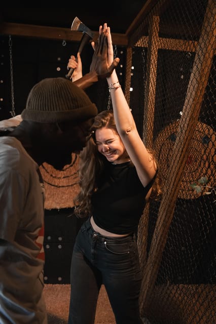 AXE THROWING EXPERIENCE IN BERLIN - Clothing, timing, and access