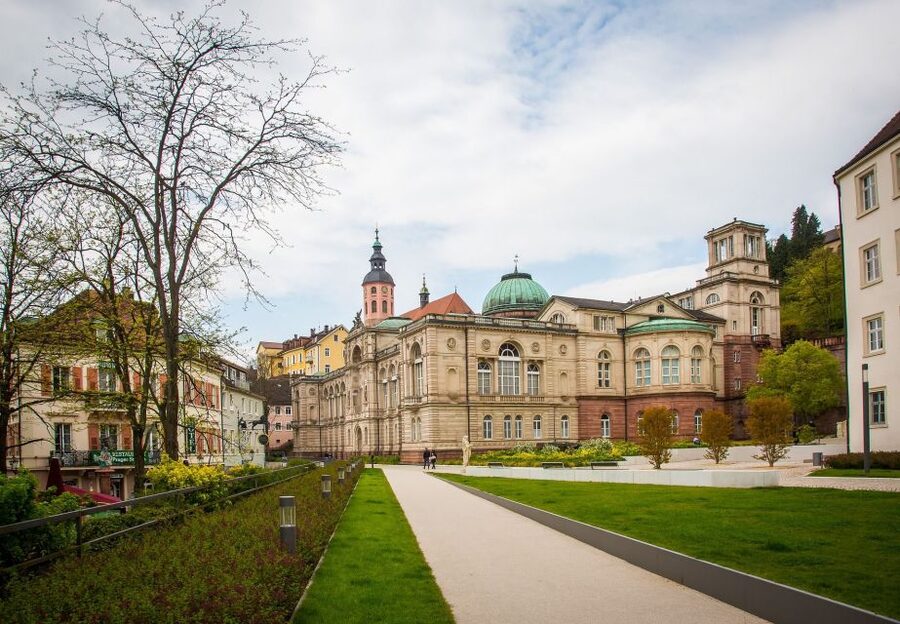 Baden-Baden: Private Walking Tour With A Professional Guide - What the $304 group price means