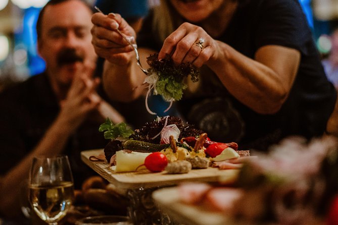 Bavarian Beer and Food Evening Tour in Munich - How much beer and food should you expect?