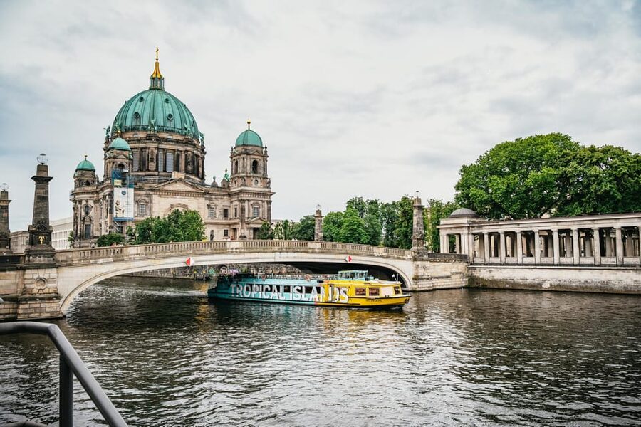 Berlin: 1-Hour City Sightseeing Cruise - Why a boat is a smart way to see central Berlin