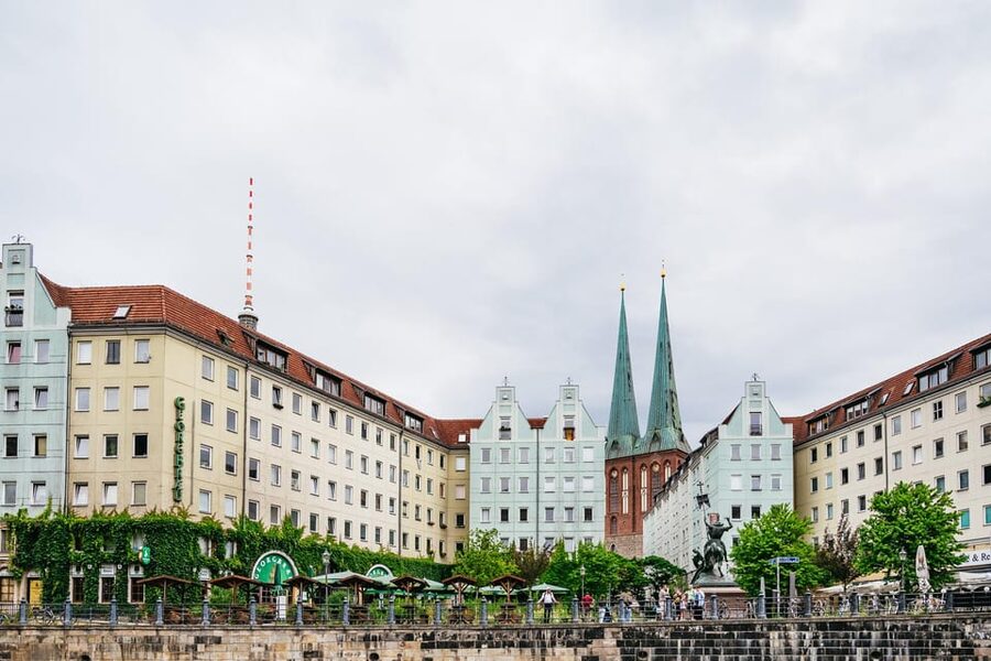 Berlin: 1-Hour City Sightseeing Cruise - The eastern leg: Berlin Cathedral and Humboldt Forum