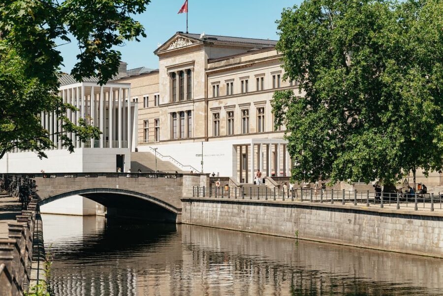 Berlin: 1-Hour City Tour by Boat with Guaranteed Seating - Who should choose this one-hour cruise