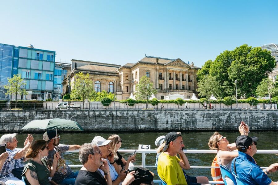 Berlin: 1-Hour City Tour by Boat with Guaranteed Seating - Why a short Spree cruise works well in Berlin