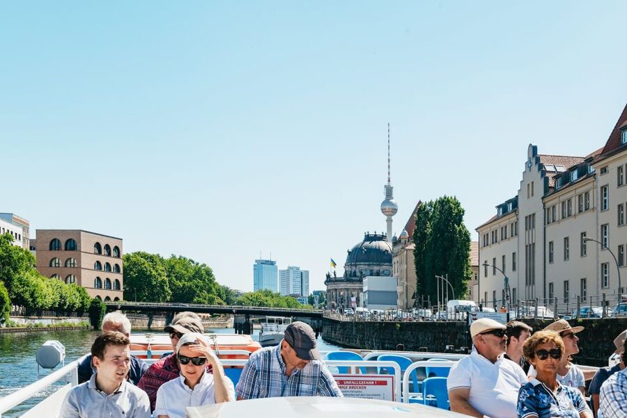 Berlin: 1-Hour City Tour by Boat with Guaranteed Seating - What the audio guide is really like