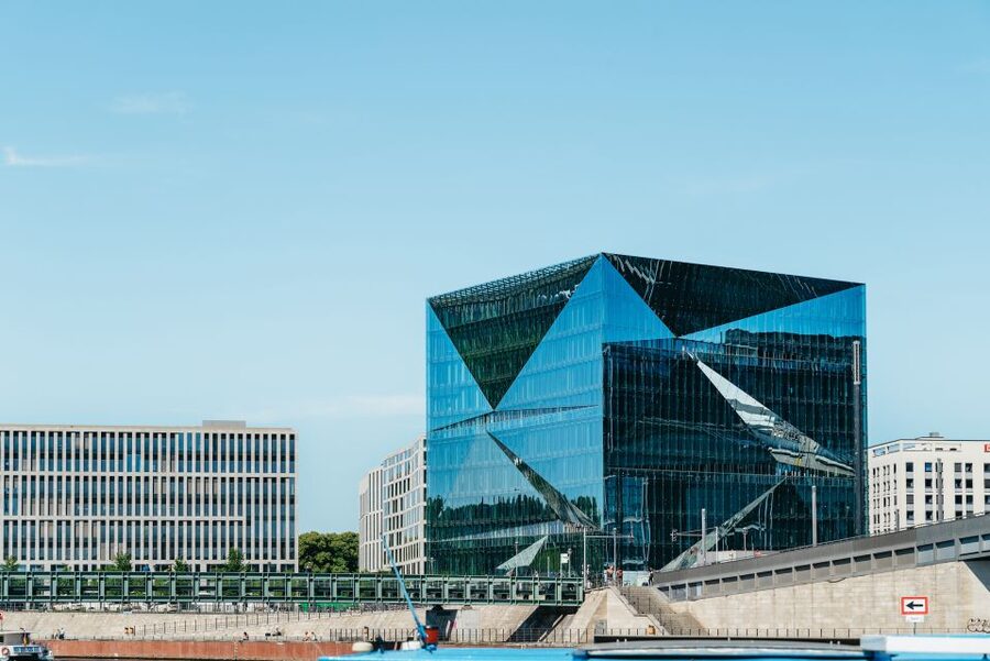 Berlin: 1-Hour City Tour by Boat with Guaranteed Seating - Finding the Friedrichstraße departure point
