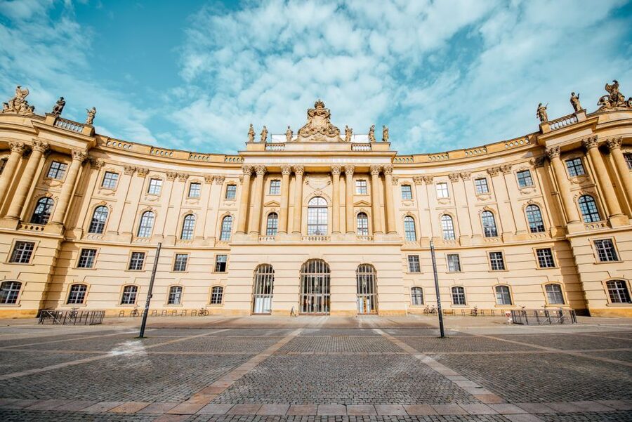 Berlin: 1-Hour Guided Tour of the Historic Center - Starting at Hotel Adlon and Brandenburg Gate
