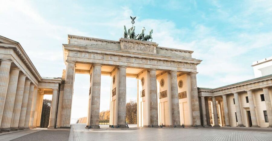 Berlin: 1-Hour Guided Tour of the Historic Center - Bebelplatz and the weight of the book burning