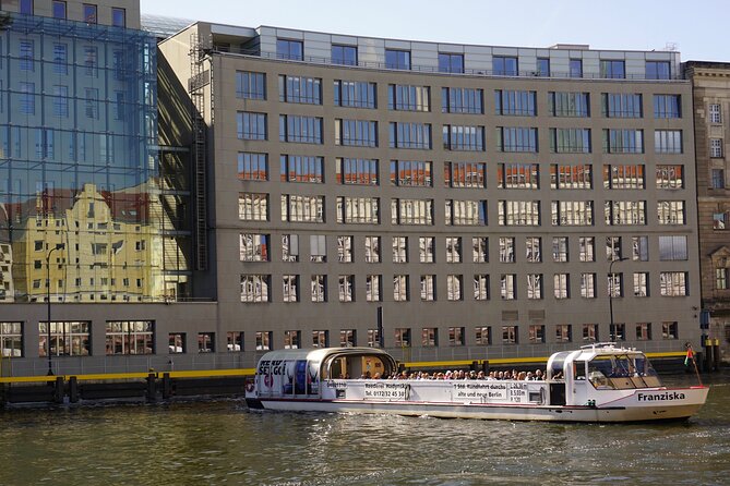 Berlin: 1-hr Boat Tour with Bilingual Live Guide (DE/EN) - How much value do you get for $25.40?