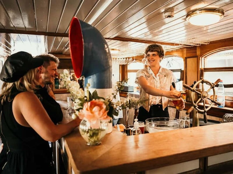 Berlin: 2.5-Hour Beer & Sunset Sightseeing Boat Cruise - From the Alte Börse toward Berlin Cathedral