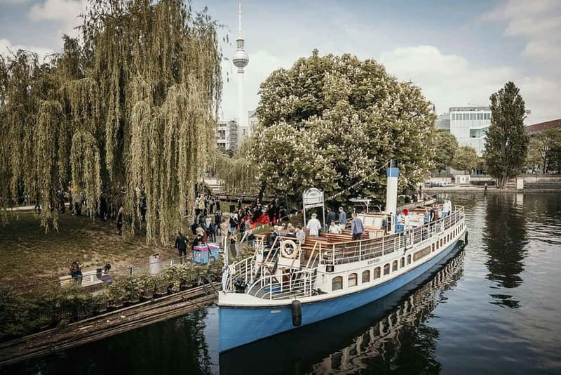 Berlin: 2.5-Hour Beer & Sunset Sightseeing Boat Cruise - Museum Island and the historic center