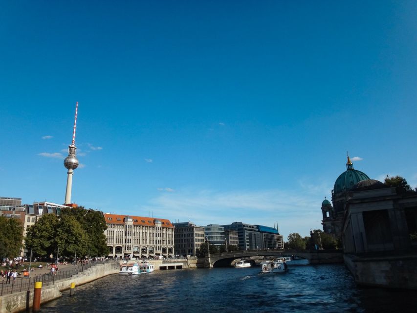 Berlin: 2.5-Hour East Side Boat Cruise with Commentary - Who will get the most from this cruise?
