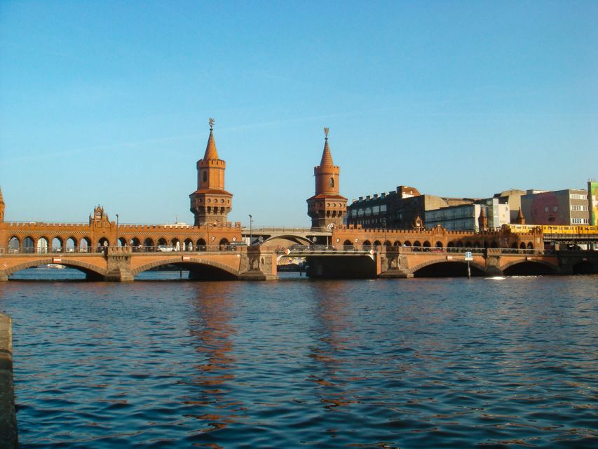 Berlin: 2.5-Hour East Side Boat Cruise with Commentary - Starting at the Alte Börse pier near Hackescher Markt
