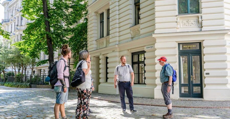 Berlin: 2.5-Hour Walking Tour through Kreuzberg 61 - From a printers’ memorial to Sixtusgarten