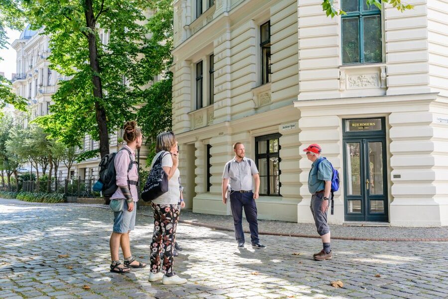 Berlin: 2.5-Hour Walking Tour through Kreuzberg 61 - Starting at Platz der Luftbrücke