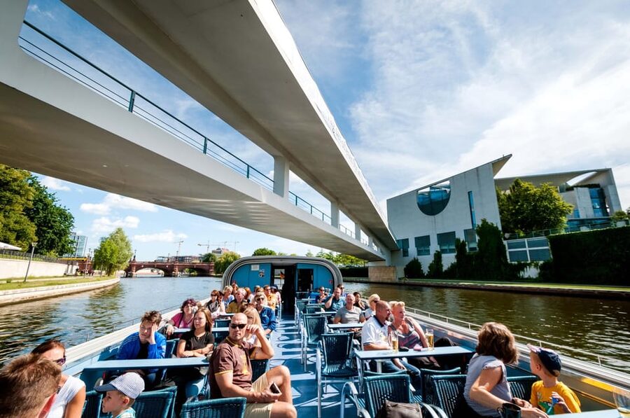 Berlin: 3.25-Hour Spree & Landwehrkanal Boat Tour - What the Berlin waterways show you