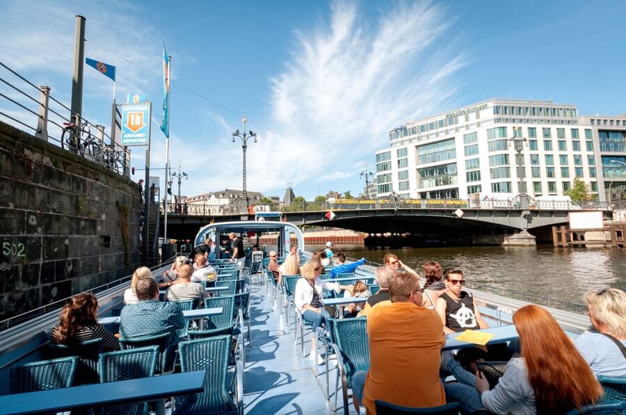 Berlin: 3.25-Hour Spree & Landwehrkanal Boat Tour - Museum Island and Berlin’s grand center