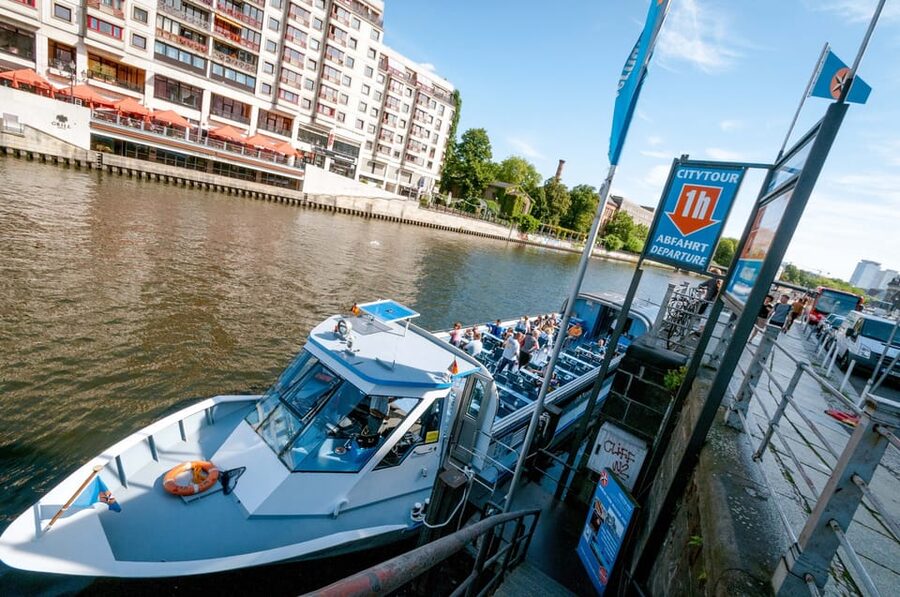 Berlin: 3.25-Hour Spree & Landwehrkanal Boat Tour - Seating, weather, and comfort