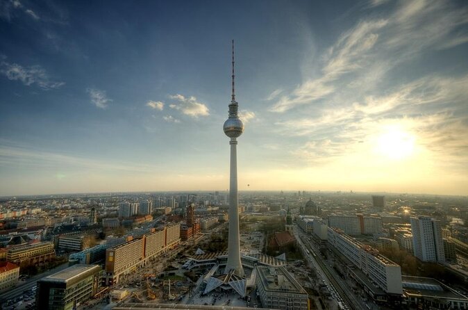 Berlin 3-Course Dinner Cruise - Watching Berlin from the Spree