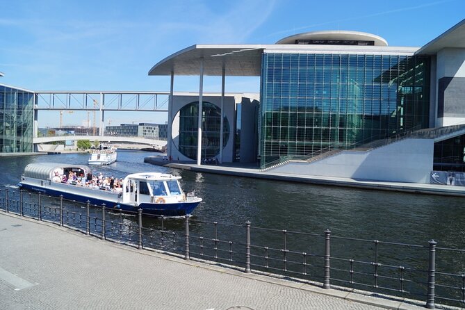 Berlin 3-Course Dinner Cruise - The three-course dinner