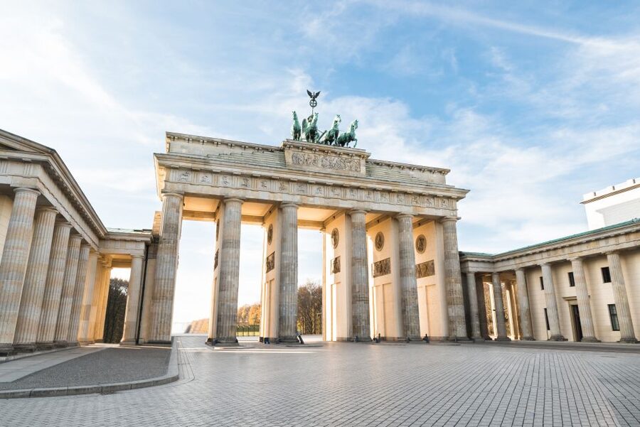 Berlin: 3-H Top Sights Guided E-Scooter Tour - Checkpoint Charlie and the border story
