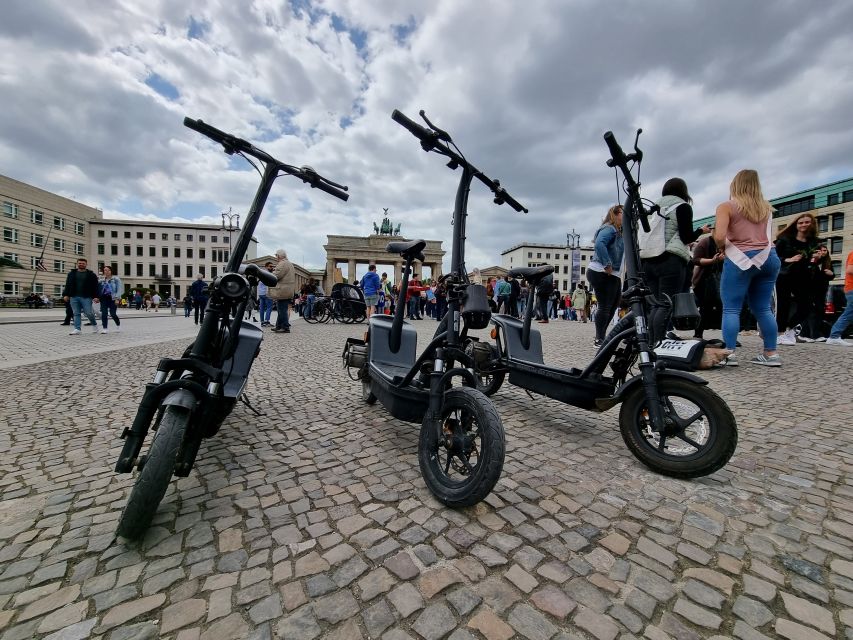 Berlin: 3-H VIP Private E-Scooter Highlights Tour - A private start and a short riding lesson