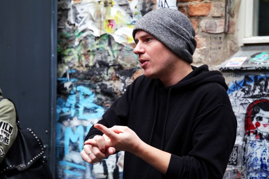 Berlin: 3-Hour Street Art Tour - A walking route with public transport in the mix