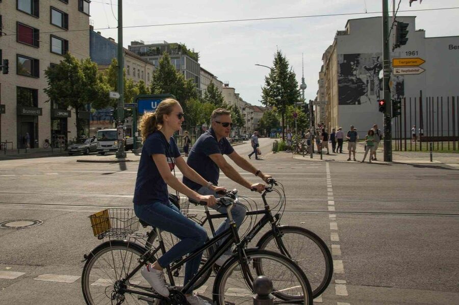 Berlin: 48-Hour or 72-Hour Bike Rental - Riding the Spree and crossing old city lines