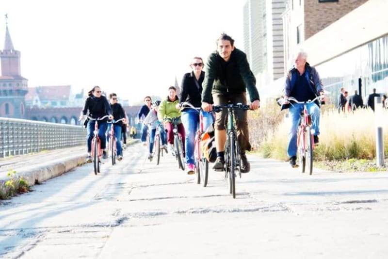 Berlin: Alternative Berlin Bike Tour - Starting where Berlin began