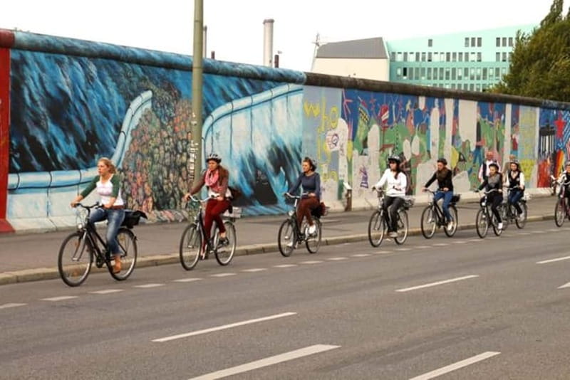 Berlin: Alternative Berlin Bike Tour - Why the guides make or break this tour