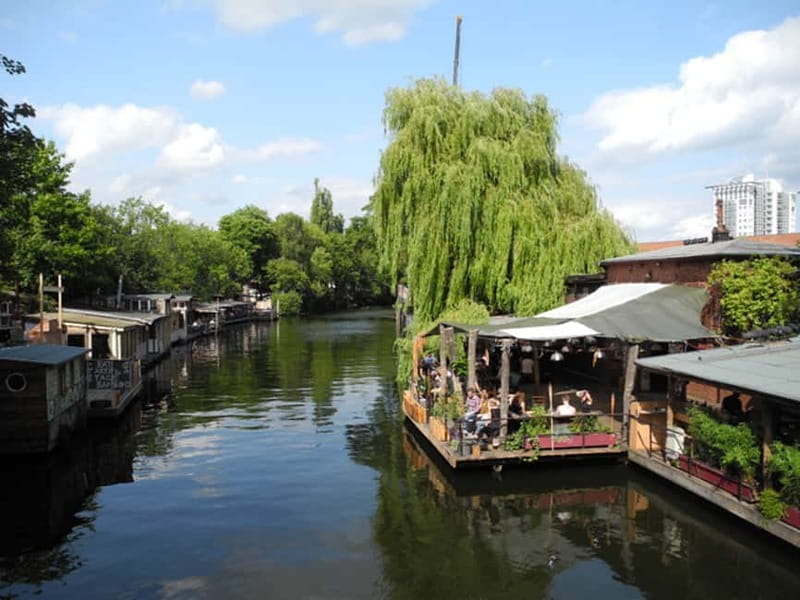 Berlin: Alternative Berlin Bike Tour - Bikes, safety, and comfort