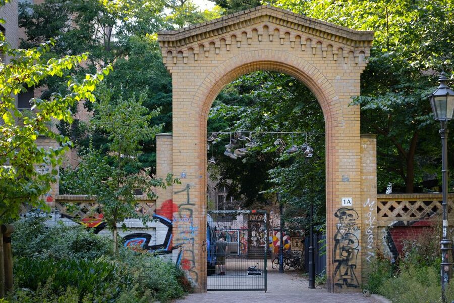 Berlin: Alternative Berlin Walking Tour - Canals, farms, galleries, and spaces made by communities