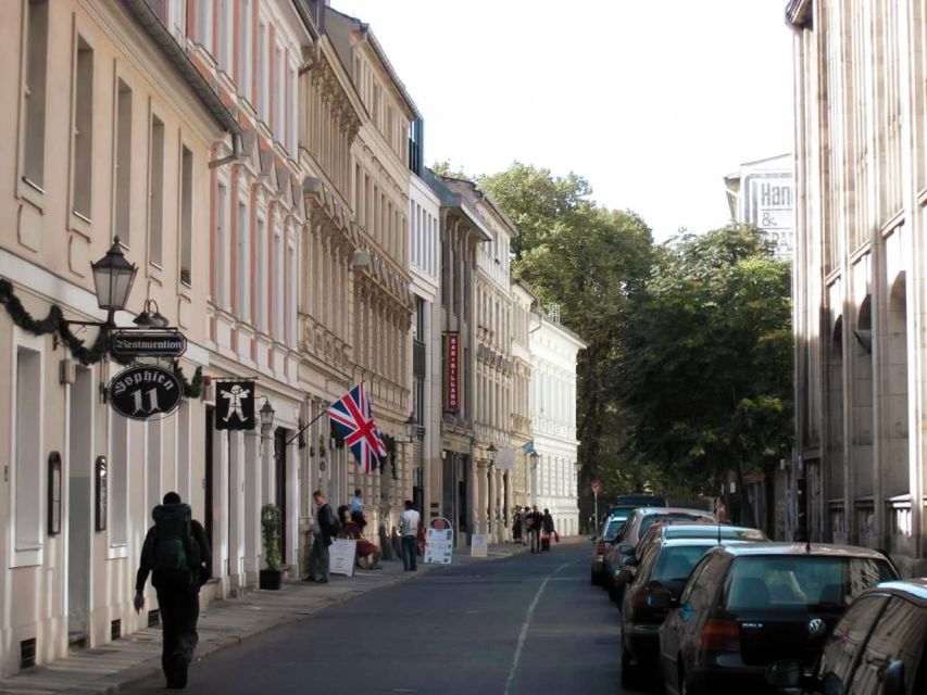 Berlin: Backyards of Berlin 2-Hour Tour - Sophienstraße and the working courtyards