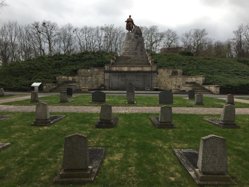 Berlin: Battle for Seelow Heights WW2 tour -Clash of Titans - Starting at the Seelow Heights War Museum
