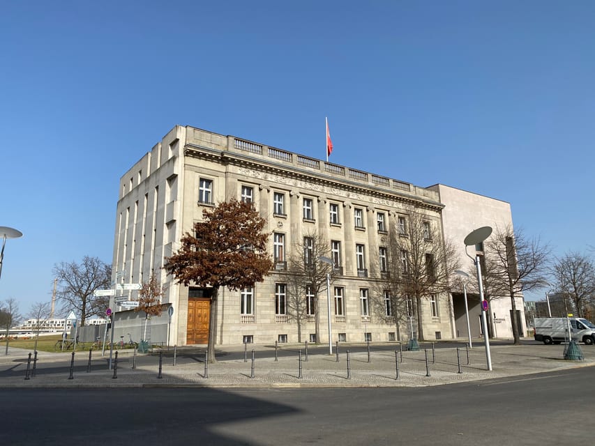 Berlin Battlefield Tour - Operation Berlin 1945 - The Reichstag and the Soviet flag story