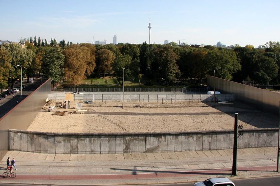 Berlin: Berlin Wall and the Cold War Walking Tour - Why Bernauer Straße tells Berlin’s Wall story so well