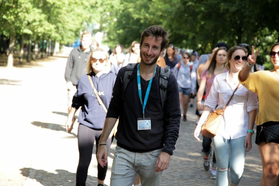 Berlin: Berlin Wall and the Cold War Walking Tour - The overnight division of Berlin